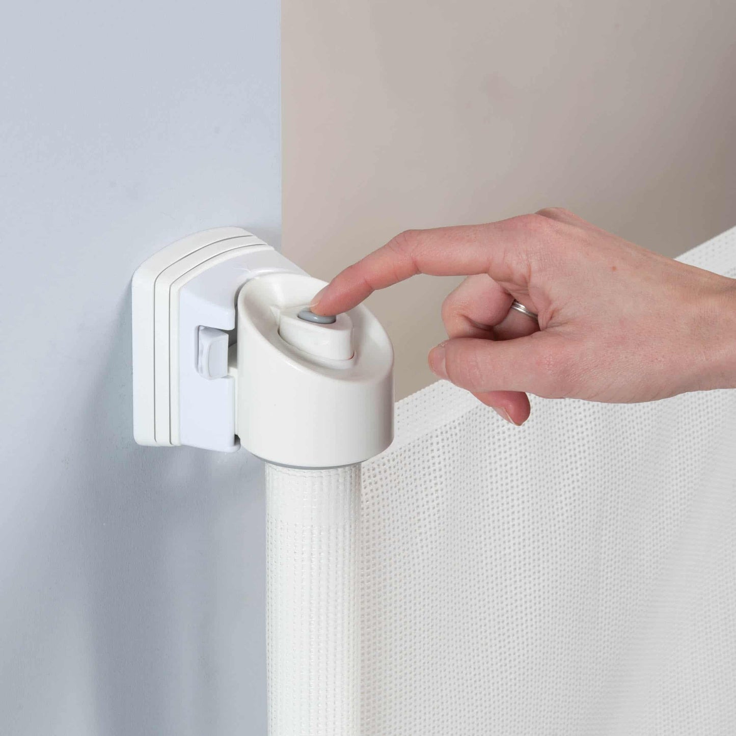 Kidco-Retractable Safeway Gate