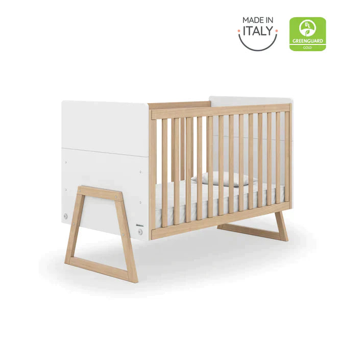Domino-to-Grow Convertible Crib