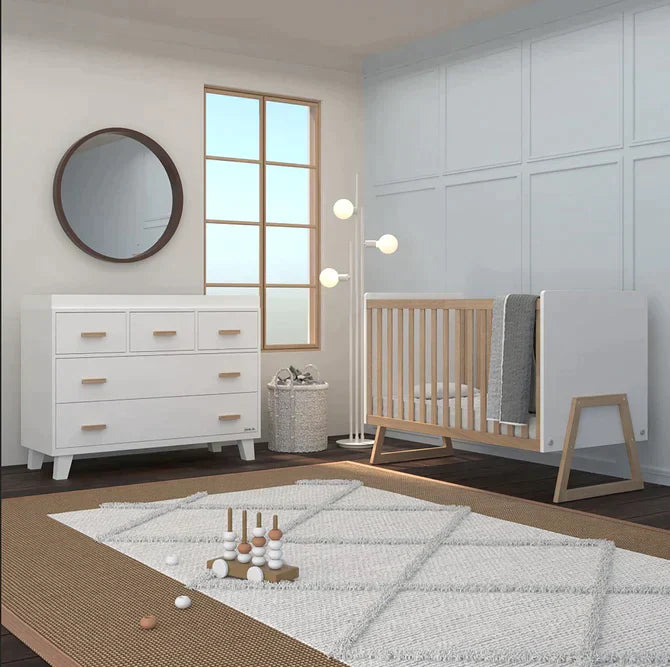 Domino-to-Grow Convertible Crib