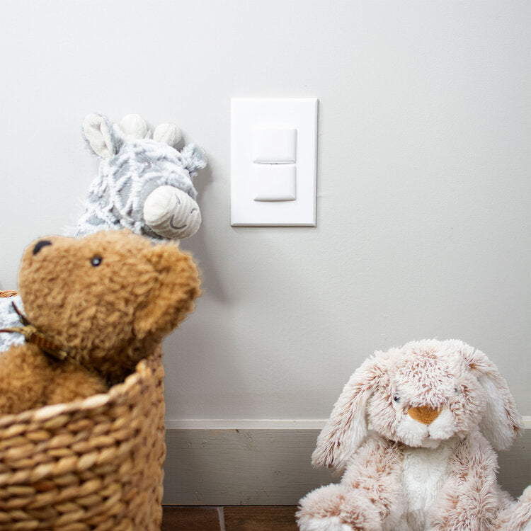 StayPut Double Outlet Plugs White